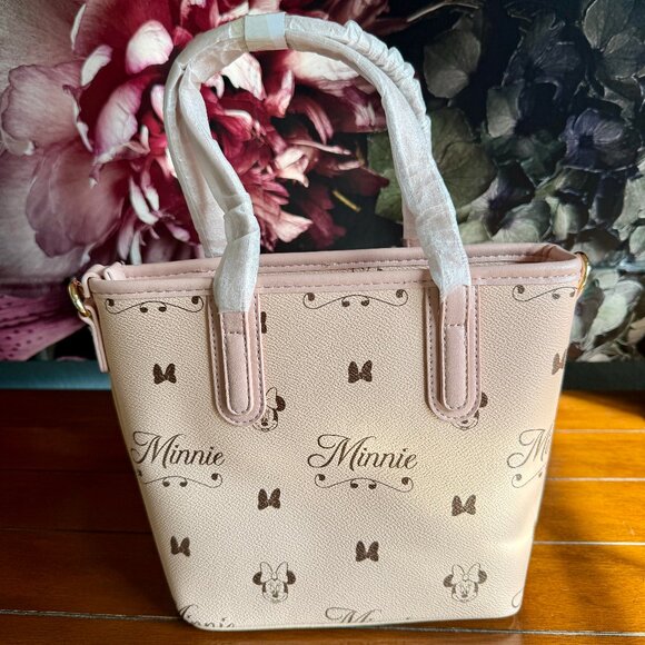 NEW Disney Cartoon Chic, Minnie Mouse Pink Shoulder Bag - Picture 2 of 13